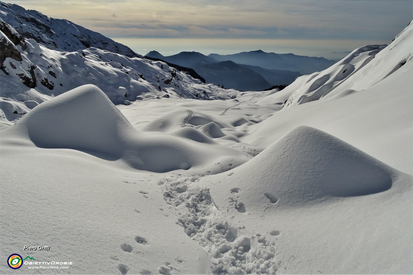 39 Sentiero tra 'dune' di neve.JPG